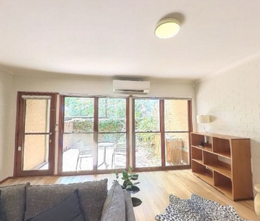 Your Fully Furnished Sanctuary in the Heart of Lyneham - Photo 2