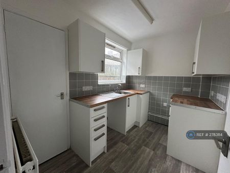 2 bedroom maisonette to rent - Photo 4