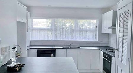 Renovated 4 Bedrooms & 1.5 Bathrooms In Handy ... - Photo 2