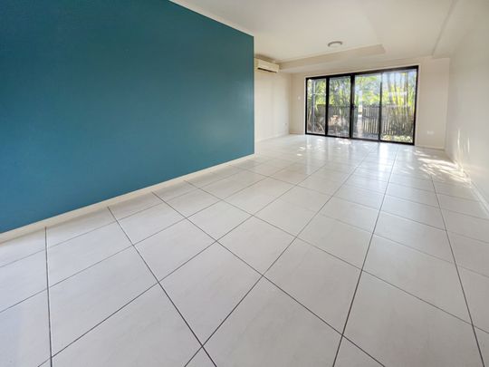 Modern Townhouse Minutes To The Beach! - Photo 1