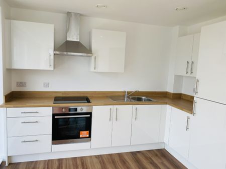 2 Bed Flat, Trafford Road, M5 - Photo 4