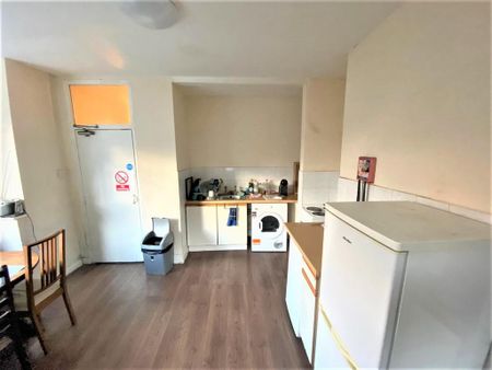 1 bedroom in a house share to rent - Photo 4