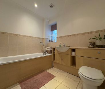 Dalton Court, Deepcut Bridge Road, Deepcut, GU16 - Photo 4