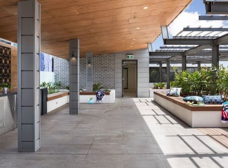 Ultra Modern Apartment With Parking - Photo 3