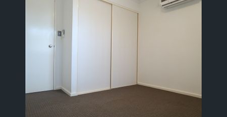 Spacious 4-Bedroom Family Home with Modern Comforts - Photo 4