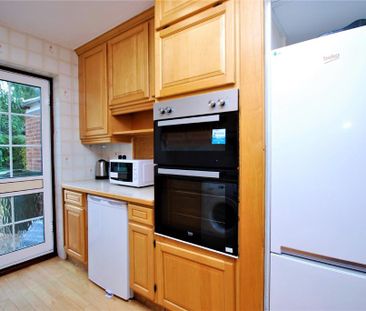 4 bedroom semi-detached house to rent - Photo 6