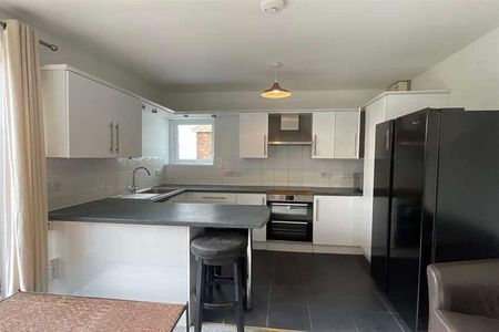 Bedroom House In Bournemouth, BH9 - Photo 2