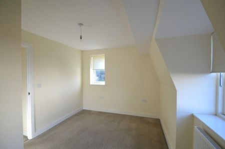3 bedroom semi-detached house to rent - Photo 4