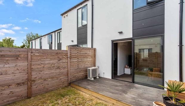 Modern 2 Bedroom, 2 Bathroom Unfurnished Townhouse - Photo 1