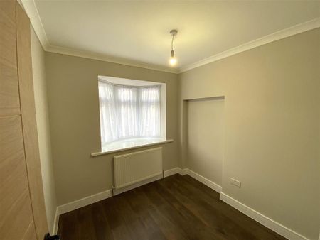 5 bedroom semi-detached house to rent - Photo 3