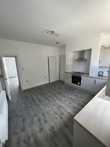4 Bed Terraced House, Barkly Grove, LS11 - Photo 5