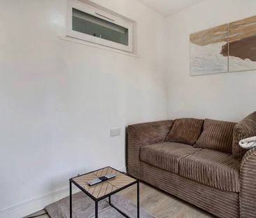 1 Bed Flat, Selby Close, E6 - Photo 1