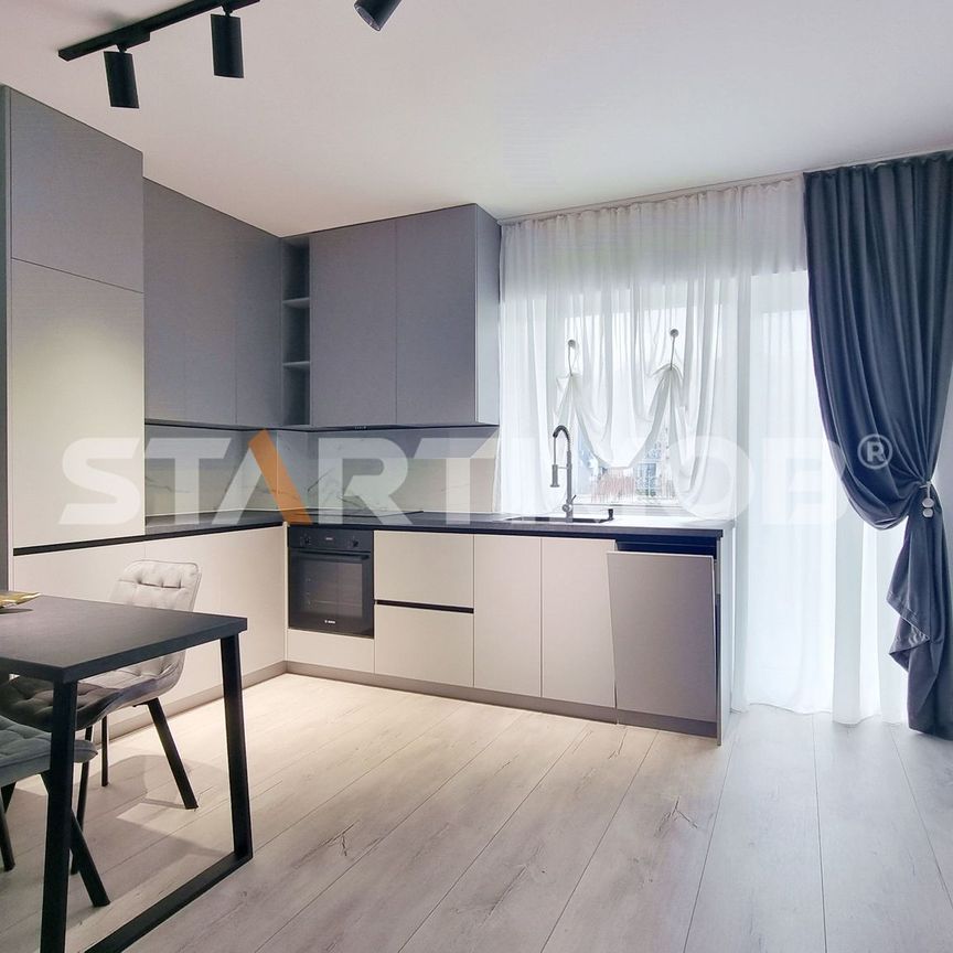 Apartament cu parcare zona Coresi prima inchiriere - Fotografie 1
