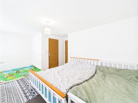 4 bedroom terraced house to rent - Photo 5