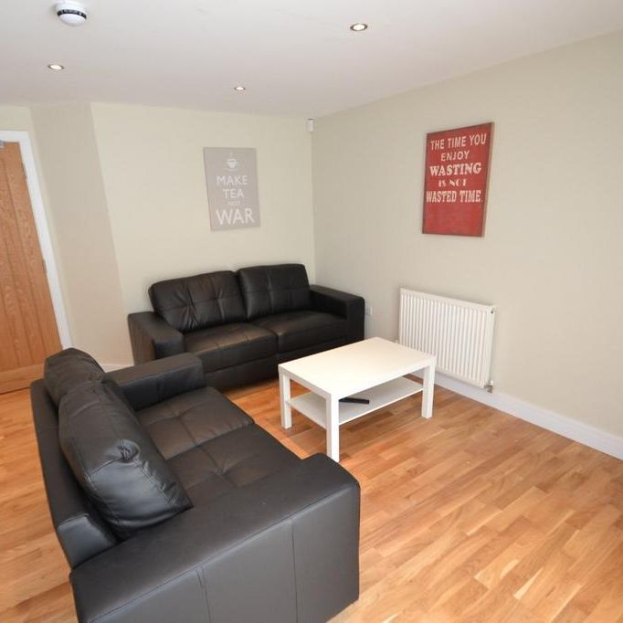 6 bedroom detached house to rent - Photo 1