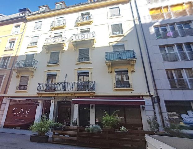 Appartement de 3 pièces comprenant : un hall, une cuisine, une salle de bains, un w.c., une chambre et un séjour - Foto 1