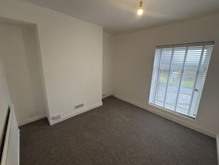 3 bedroom end of terrace house to rent - Photo 2