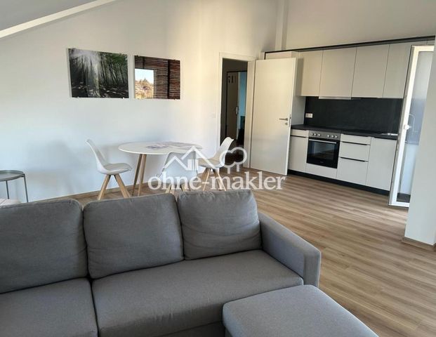 Möblierte 2-Zimmer-Wohnung mit zwei Balkonen und Küche - Photo 1