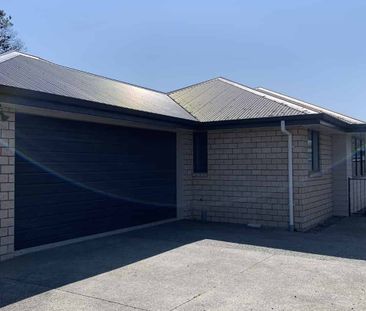 Lovely Modern 3 Bedroom Home - Photo 5