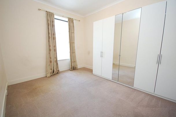 4 bedroom flat to rent - Photo 1
