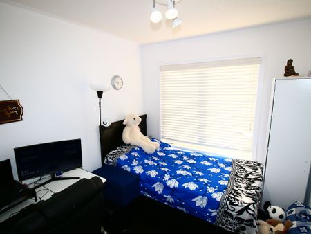 For Lease - 52 Vanhorne Close, Brampton, Ontario - Photo 5