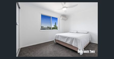 Is this your new home just in time for Xmas? Spacious 3-Bedroom Townhouse in Quiet Leafy Cul-de-Sac - Photo 2