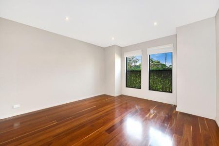 Modern Family Home - Photo 4