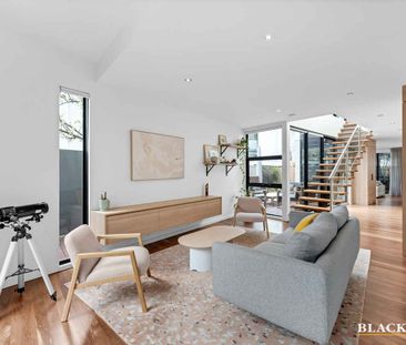 Stylish townhouse 2.5kms from the Parliamentary Triangle - Photo 4