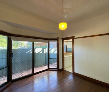Freshly Updated 2 Bedroom Unit in Prime Location - Photo 4