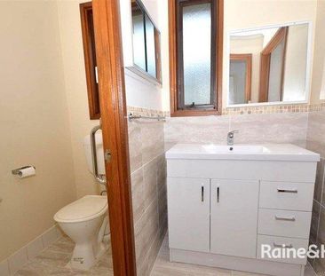 Neat Family Home - Photo 2
