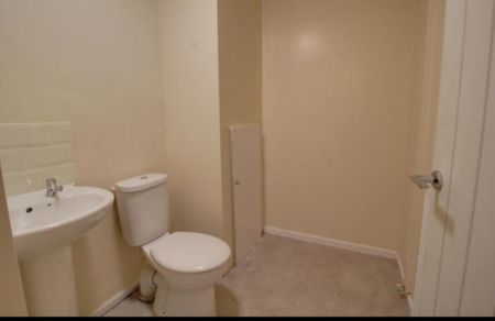 3 Bed Maisonette, Moss House Close, B15 - Photo 5