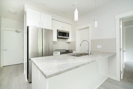Modern Ground Floor Unit - Photo 2