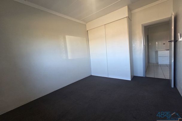Large One Bedroom Unit in Townview - Photo 1