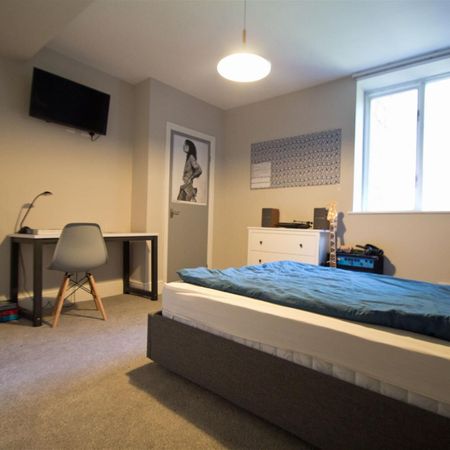Cliff Road Gardens, Woodhouse, LS6 2EY, Leeds - Photo 3