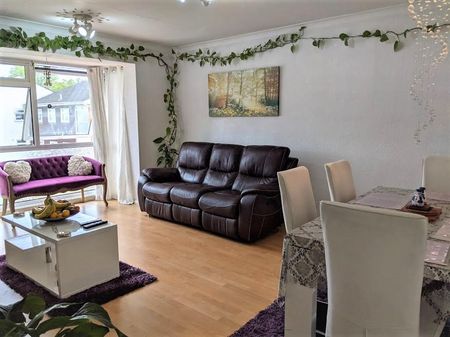 2 bed flat to rent in High Road, Bushey Heath, WD23 - Photo 4