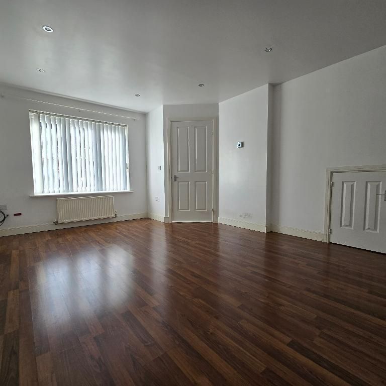 3 bedroom end of terrace house to rent - Photo 1