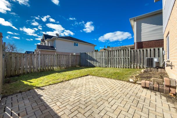 For Lease - 18 O'connor Lane, Guelph, Ontario - Photo 1