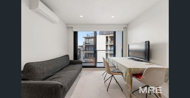 Furnished and bright - Photo 1