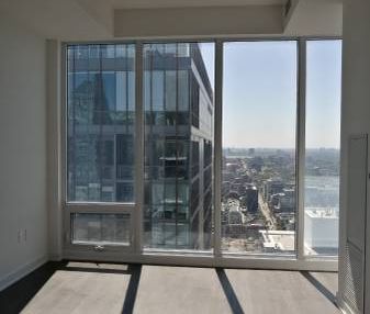 $2400/ Luxury 1-bedroom penthouse in Toronto’s Finance&Entmt districts - Photo 4