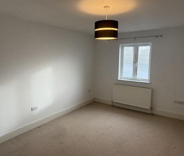 4 bedroom semi-detached house to rent - Photo 6