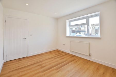 1 bedroom Bungalow To Let - Photo 2