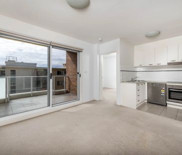 Stylish One-Bedroom Apartment in Prime Bruce Location - Photo 5