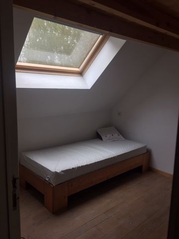 Kamer in een dakppartement te huur - Photo 2