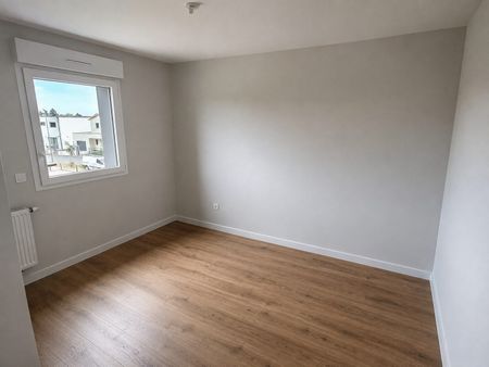 Location Appartement 4 pièces 88m² AUBIERE 63170 - Photo 3