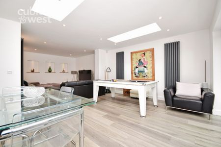 5 bedroom detached house to rent - Photo 4