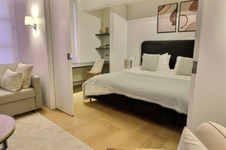 Location meublée - Paris 75006- 2 Pièces- rue de Seine - Photo 4