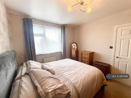 3 bedroom end of terrace house to rent - Photo 5
