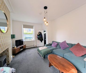 2 bedroom end of terrace house to rent - Photo 3