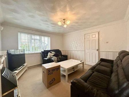 Monksbury, Harlow, CM18 - Photo 3