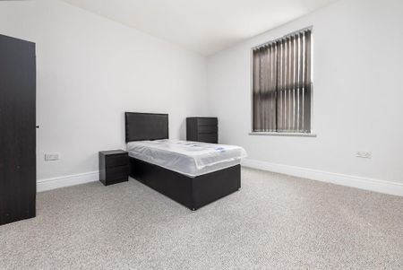 5 bedroom townhouse to rent - Photo 2